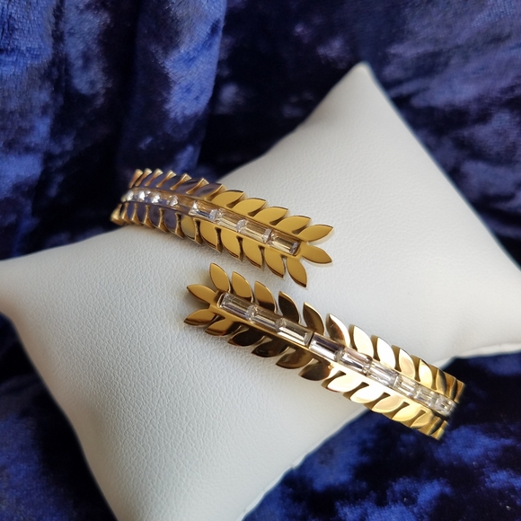 Swarovski Elements Gold Tone Stainless Open Bangle Cuff Bracelet NEW - Picture 5 of 10